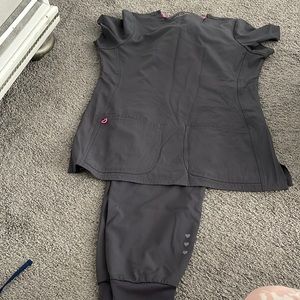 Petite Large jogger scrub and medium top
